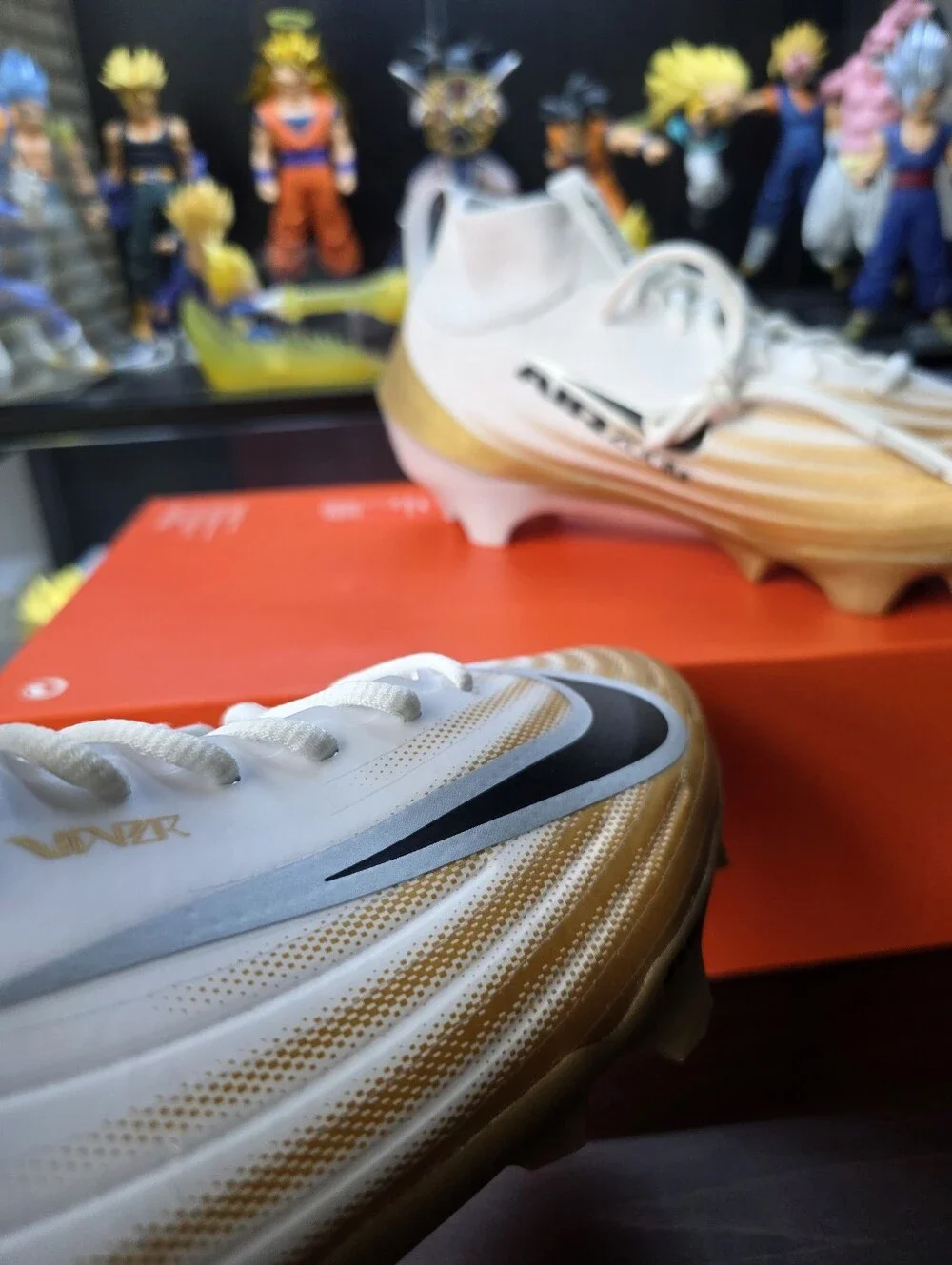Men's Size 9.5 Nike Air Zoom Vapor PRO 1 Metallic Gold White Football Cleat